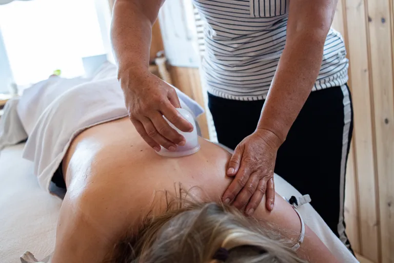 Cupping-bij-gezondheidspraktijk-Elro